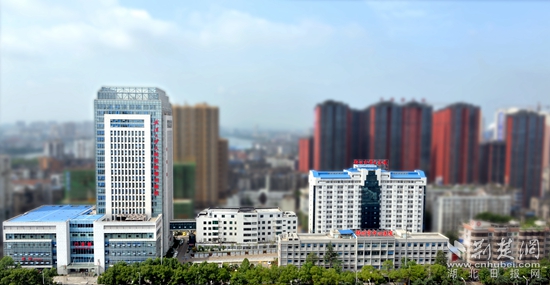 2016年1月，新門急診、外科大樓實(shí)現(xiàn)整體搬遷.jpg