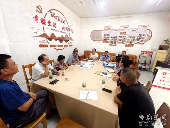社區(qū)召開“五共”議事會，調(diào)解單元電梯加裝居民矛盾.jpg